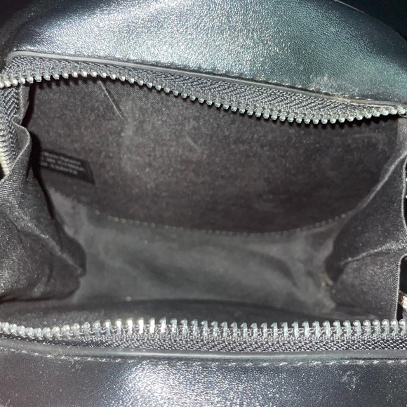 This is a cat cross body bag. - Picture 2 of 3